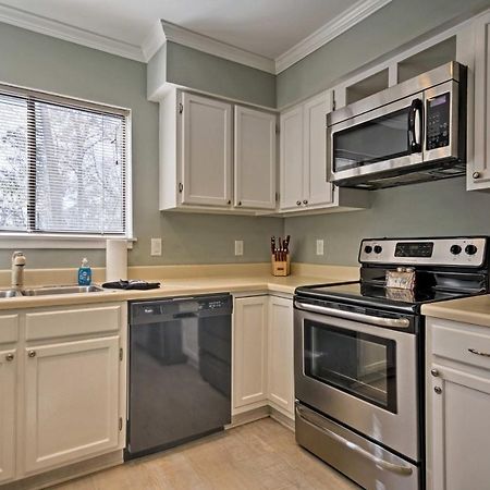 Updated Hilton Head Condo Balcony, Walk To Beach Hilton Head Island Exterior photo