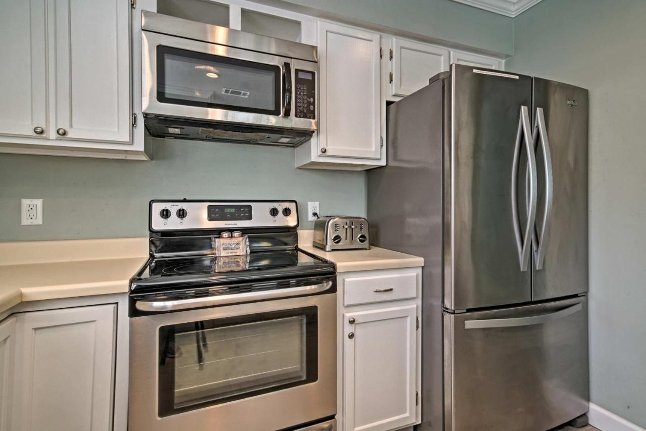 Updated Hilton Head Condo Balcony, Walk To Beach Hilton Head Island Exterior photo
