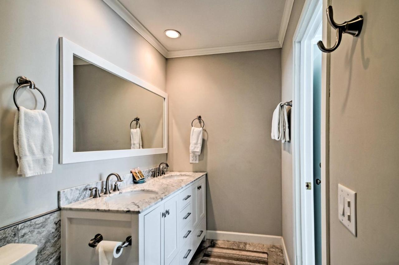 Updated Hilton Head Condo Balcony, Walk To Beach Hilton Head Island Exterior photo